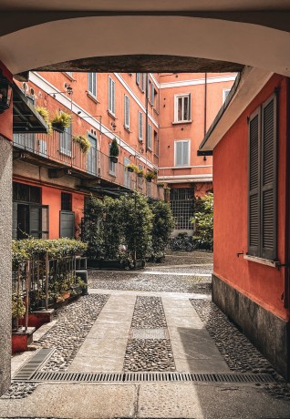 Tradtional courtyard in Milano ph.:@e.goa