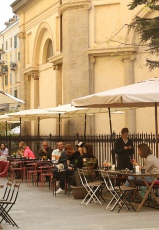 Un aperitivo a Porta Venezia, tra le 5 cose da fare nel quartiere. Pic by I fenicotteri rosa nel giardino di Villa Invernizzi - pic by Sara De Marco